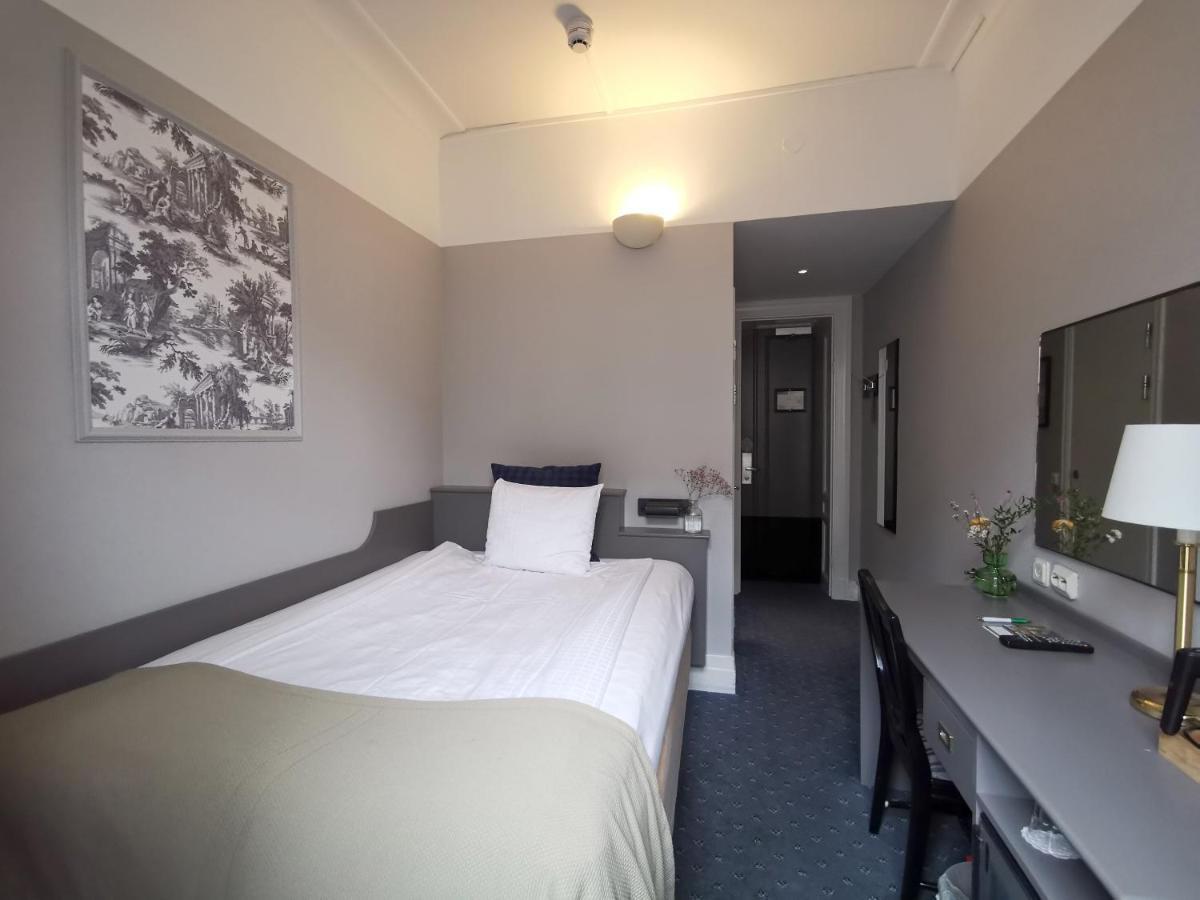 Crystal Plaza Hotell 3*