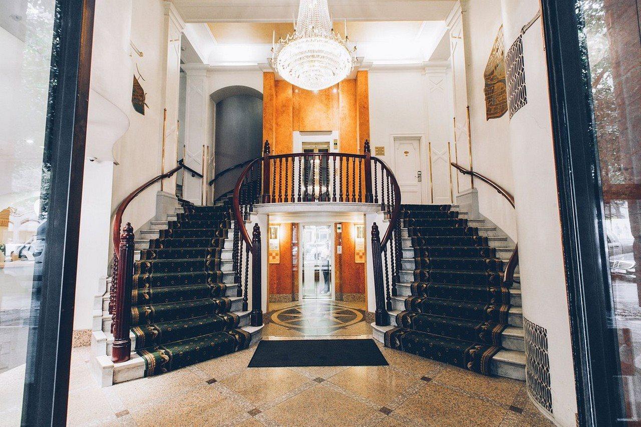 Crystal Plaza Hotell
