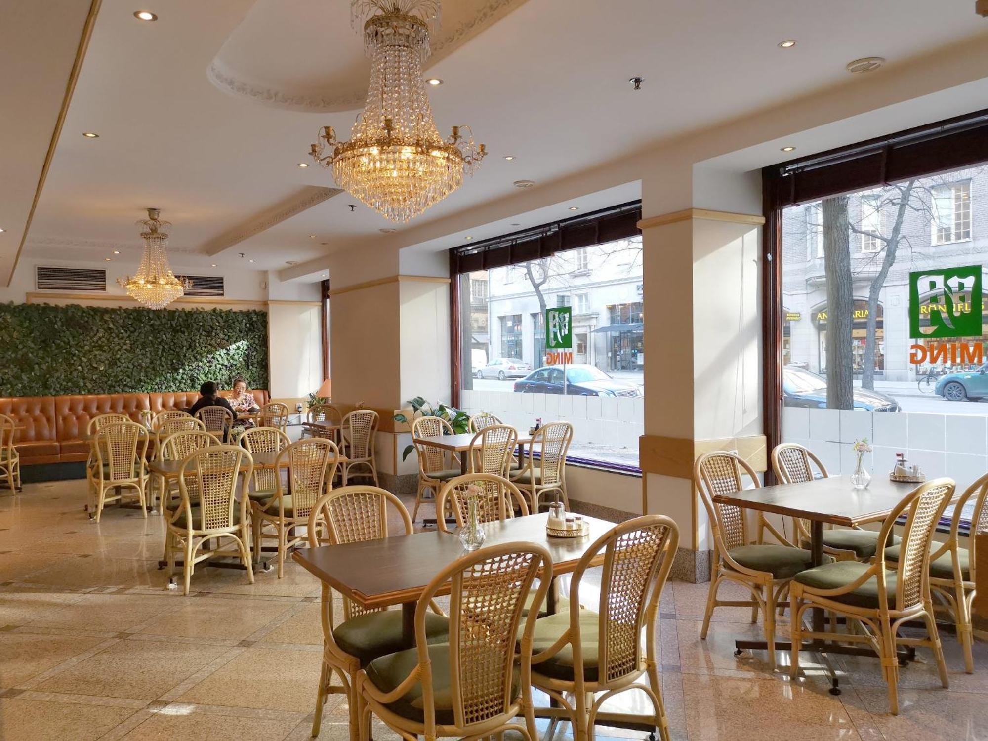Crystal Plaza Hotell 3*