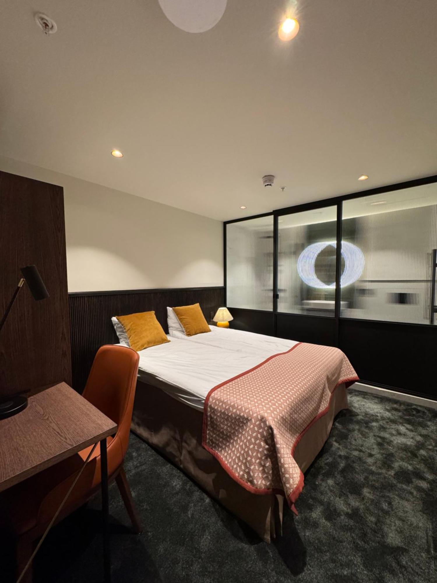 Hotell Crystal Plaza 3*