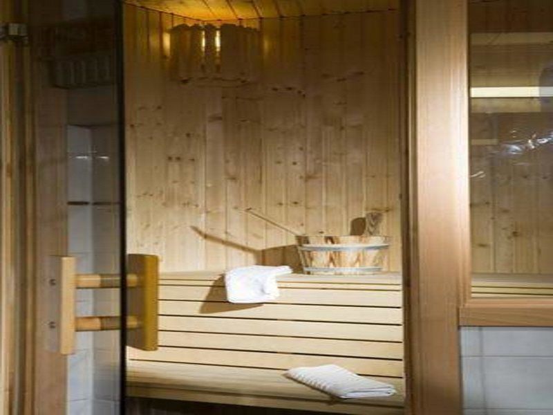 Crystal Plaza Hotell 3*