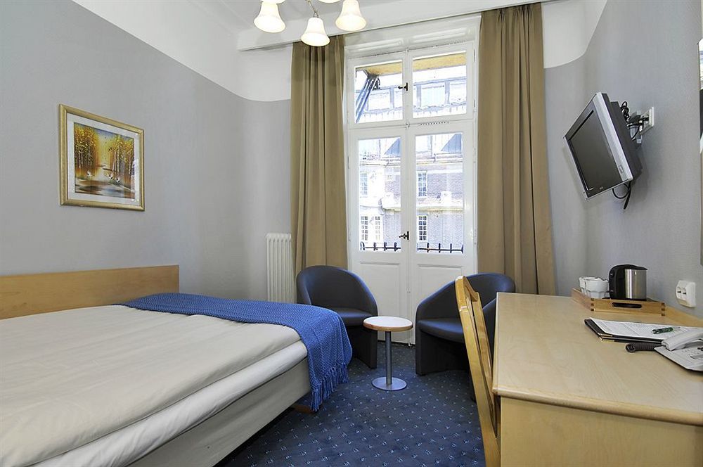 Crystal Plaza Hotell 3*