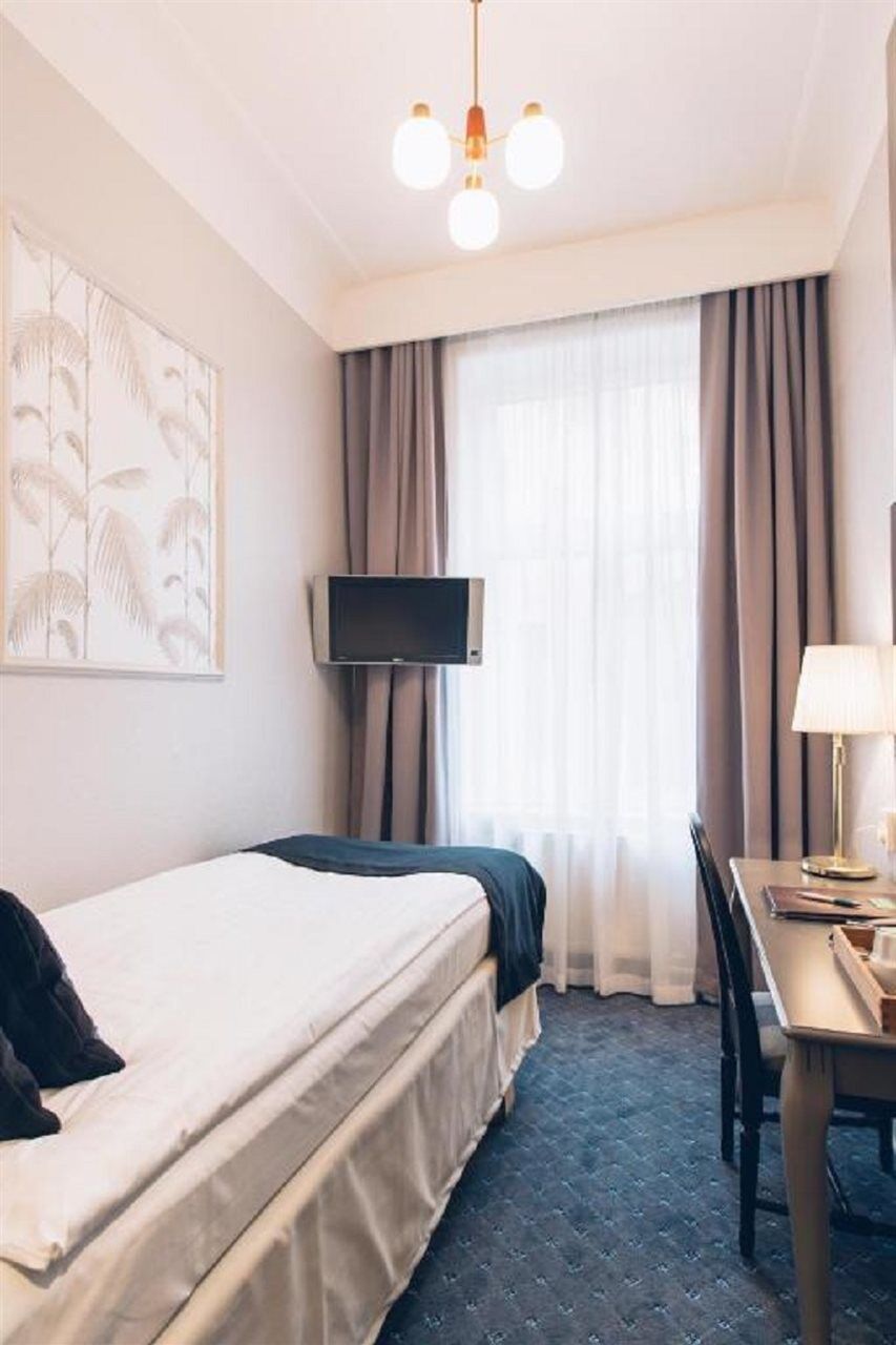 Crystal Plaza Hotell 3*